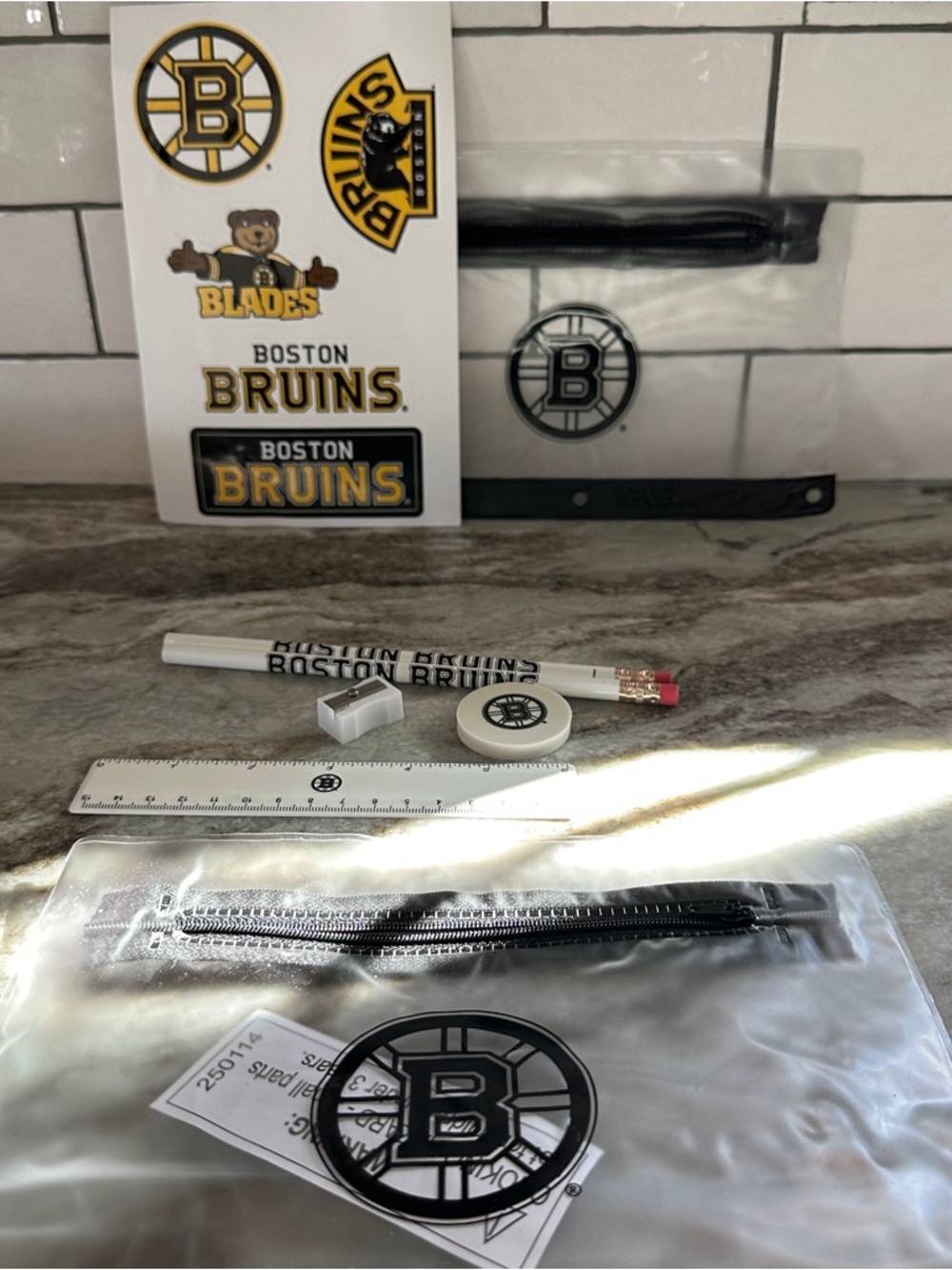 Boston Bruins Logo Pencil Set with Pouch - Black & White